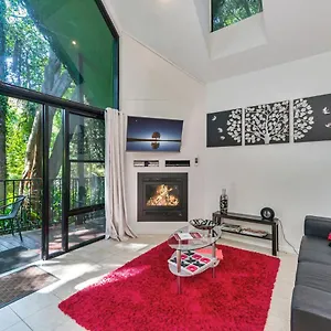 On Gallery Walk - King Bed, Spa, Fireplace, Wifi & Netflix, Linger A While Chalet Mount Tamborine