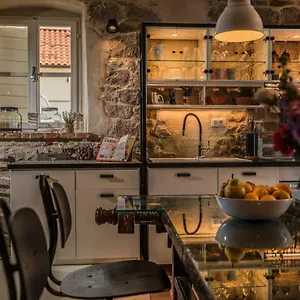 Pauletta Apartment Split
